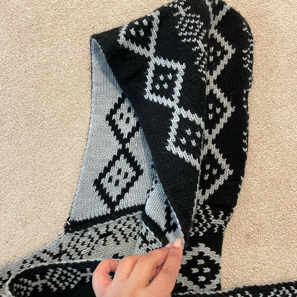 Long French Connection reversible oversized scarf with hoodie - Picture 2 of 4